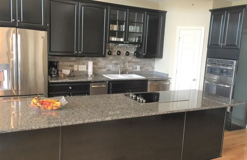 Reynolds Landing House | Holiday Haven on the Water - Peaceful Lakefront Getaway