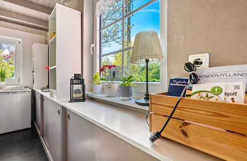 Emmelsbuell-Horsbuell House | Holiday Home 'Achtern Diek' with Shared Terrace, Shared Garden and Wi-Fi