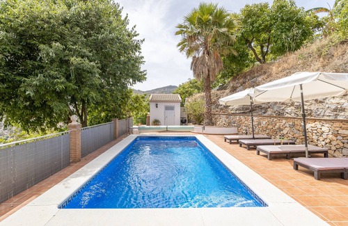 Canillas de Albaida House | Holiday Home 'Casa Flamenca' with Mountain View, Wi-Fi and Air Conditioning