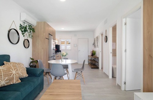 Conil de la Frontera House | Holiday Home 'Casita Perla' with Private Pool, Wi-Fi and Air Conditioning