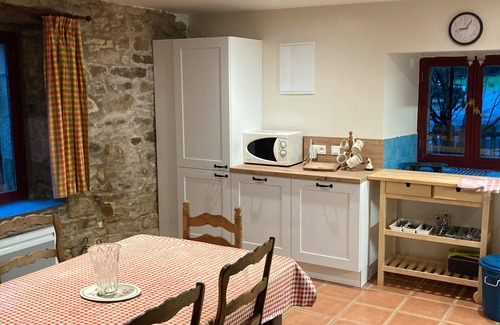Saint-Nicolas des Eaux House | Holiday Home '6 Personnes' with Shared Terrace, Shared Garden and Wi-Fi