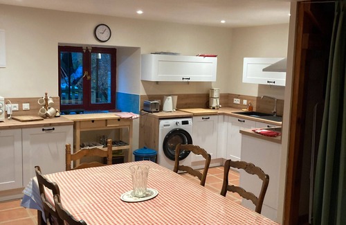 Saint-Nicolas des Eaux House | Holiday Home '6 Personnes' with Shared Terrace, Shared Garden and Wi-Fi