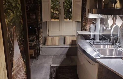 Marina di Carrara House | Holiday Home 'Bilocale Stile Loft Centro Storico' with Wi-Fi and Air Conditioning