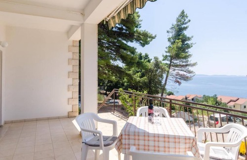 Orebic House | Holiday Home Blue Vineyard- Three Bedroom House with Terrace and Sea View