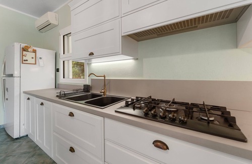 Buggerru House | Holiday Home 'Buggerru Hugo' with Sea View, Private Terrace and Air Conditioning