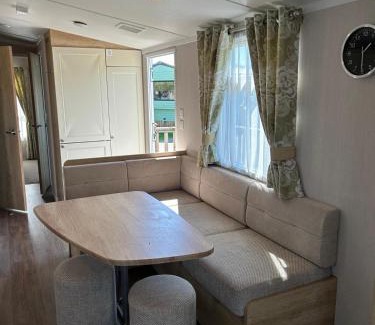Knaresborough Apartment | Holiday home by the river Nidd N23