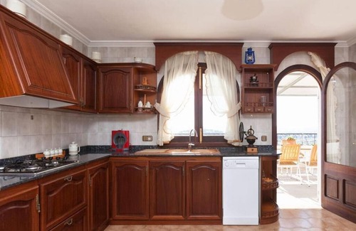 Moscari House | Holiday Home 'Can Riera' with Mountain View, Wi-Fi and Air Conditioning