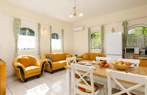Balatonoszod House | Holiday Home Capella by Interhome