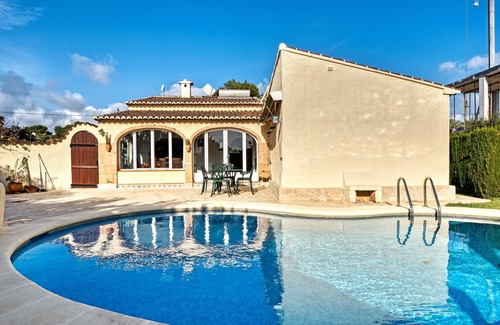Costa Nova House | Holiday Home "Casa Claudia" with Mountain View, Pool & Wi-Fi