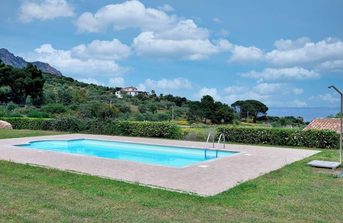 Tertenia House | Holiday Home "Casa del Sole" with Sea View, Pool, Garden & Wi-Fi