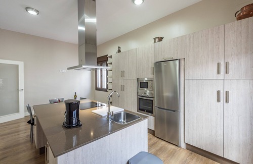 La Lantejuela House | Holiday Home 'Casa Rural Villa Cerro De Mena' with Pool, Garden, Terrace & Wi-Fi
