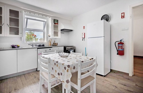 Relva House | Holiday Home 'Casa Dona Isaura' with Mountain View, Private Terrace and Wi-Fi