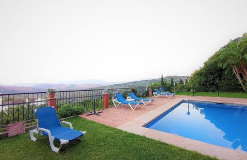 Casarabonela House | Holiday Home 'Casa Rural Paca Perea' with Mountain View, Private Pool and Wi-Fi