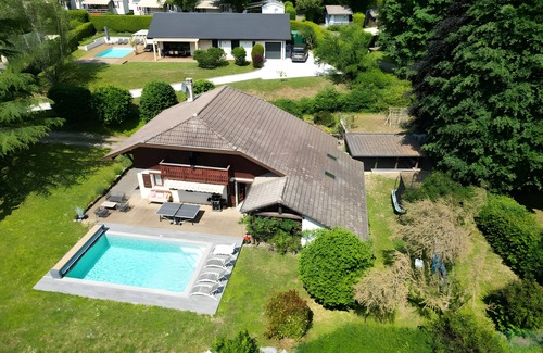 Chaparon House | Holiday Home 'Chalet Du Cret' with Private Pool, Balcony and Wi-Fi