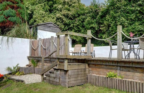 Braunton House | Holiday Home Cosy Cottage by Interhome