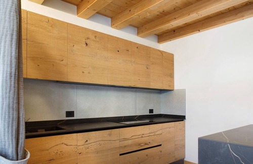 Mezzano House | Holiday Home 'Dimora Zoe' with Mountain View, Shared Garden and Wi-Fi