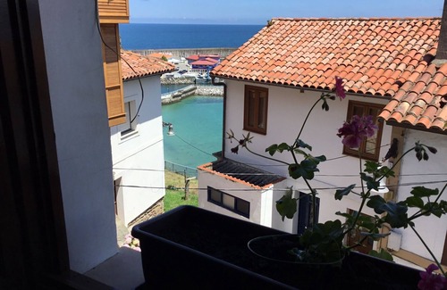 Lastres House | Holiday Home 'El Canto De Las Gaviotas' with Sea View, Balcony and Wi-Fi