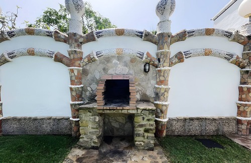 El Palmar House | Holiday Home 'Coral' with Shared Pool, Wi-Fi and Air Conditioning