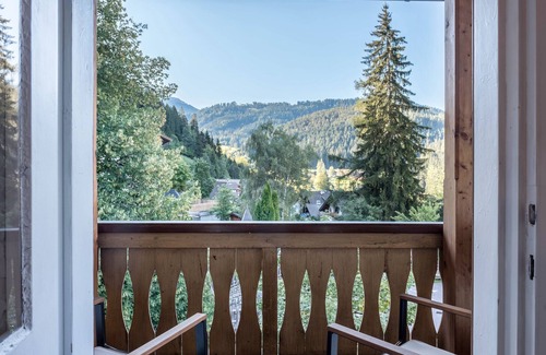 Ega House | Holiday Home Ferienhaus Fingerhut with Mountain View