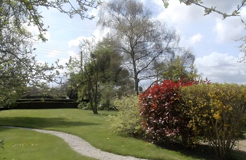 Beaussais-sur-Mer House | Holiday Home 'La Ville Es Anougiers' with Private Terrace, Private Garden and Wi-Fi