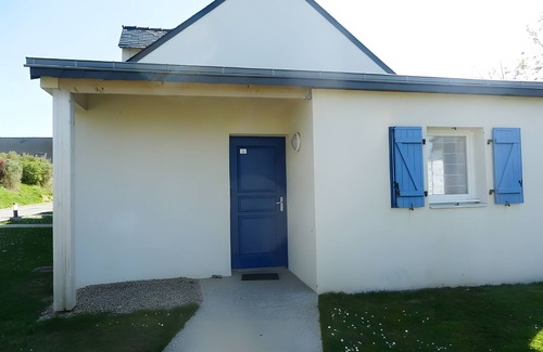 Locmaria-Plouzane House | Holiday Home 'Maison Dans Résidence' with Private Pool, Private Terrace and Wi-Fi