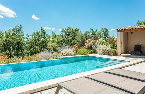 Vaison-la-Romaine House | Holiday Home in Vaison la Romaine with Pool