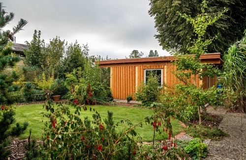 Pahlen House | Holiday Home 'Haus Sonnenschein' with Private Terrace, Private Garden and Wi-Fi