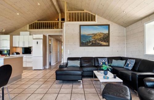 Sandvig House | Holiday Home Hjalmar - 400m from the sea by Interhome