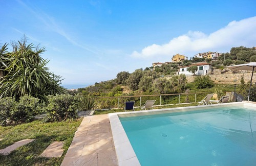 Pompeiana House | Holiday Home Il Nido with Sea View, Shared Pool & A/C
