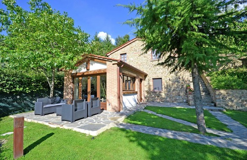 Pieve di Chio House | Holiday Home in Cortona with Pool & Garden