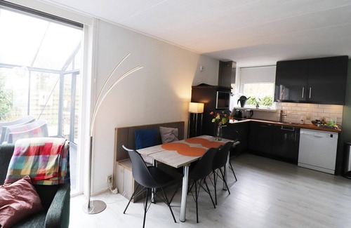 Grou House | Holiday Home in Grou with Bubble Bath