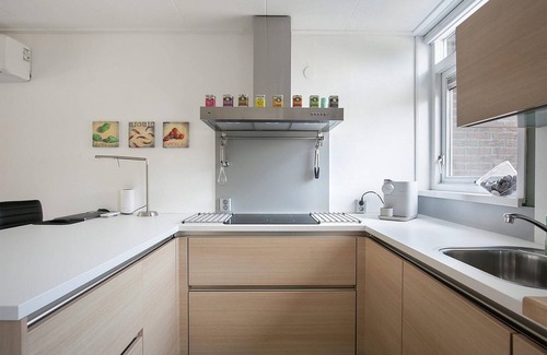 Grou House | Holiday Home in Grou with Bubble Bath