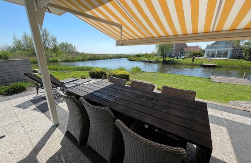 Makkum House | Holiday home in Makkum Sauna and beautiful view