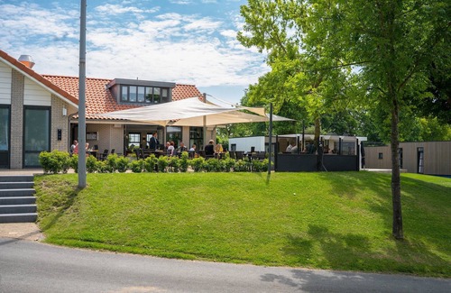 Maurik House | Holiday Home in Netherlands with Water Views