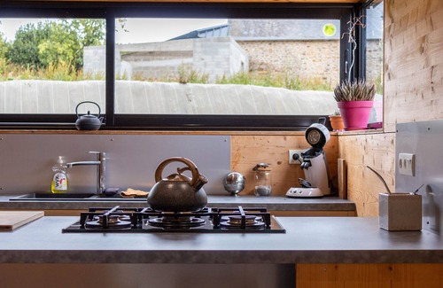 Gommenec'h House | Holiday Home 'La Cafoutche X X L' with Private Terrace, Shared Garden and Wi-Fi