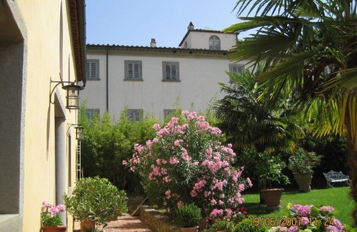 Le Piazze Villa | Holiday Home La Limonaia - Lovely restored baronial guesthouse