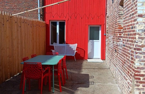 Franleu House | Holiday Home 'La Pause Picarde - Baie De Somme' with Private Terrace, Shared Garden and Wi-Fi