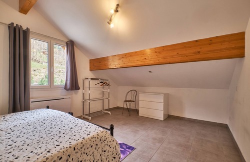 Sechilienne Apartment | Holiday Home 'Le Bien-être De La Nature' with Mountain View, Private Terrace and Wi-Fi