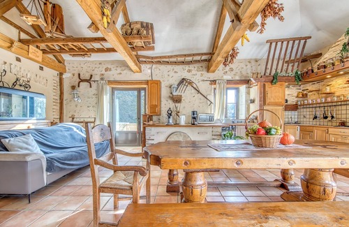 Guizengeard House | Holiday Home 'Le Moulin' with Private Pool, Private Terrace and Wi-Fi