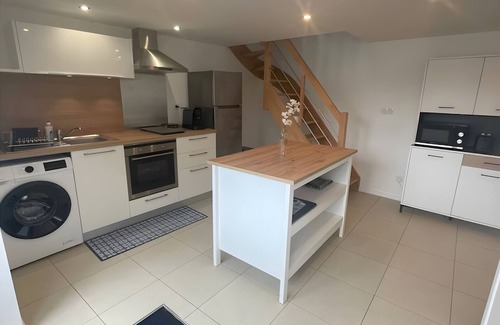 Matignon House | Holiday Home 'Les petites hirondelles' with Balcony and Wi-Fi