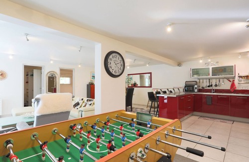 Trebeurden House | Holiday Home 'Logement À Trebeurden 800m Plage' with Private Terrace, Wi-Fi and Air Conditioning