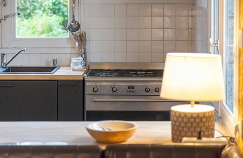 Tregunc House | Holiday Home 'Maison Valérie' with Private Garden and Wi-Fi