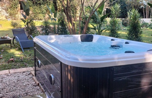 Lizzanello House | Holiday Home 'Masseria Il Fondone Up' with Shared Pool, Wi-Fi and Air Conditioning