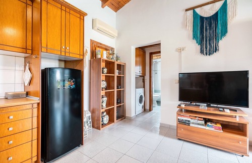 Theologos House | Holiday Home 'Mb Luxury House' with Sea View, Wi-Fi and Air Conditioning