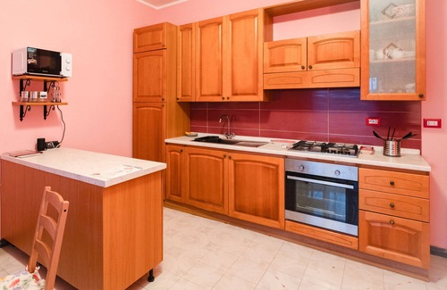 Capodimonte House | Holiday Home 'Monet 90mwifiparkingnetflix' with Balcony, Wi-Fi and Air Conditioning