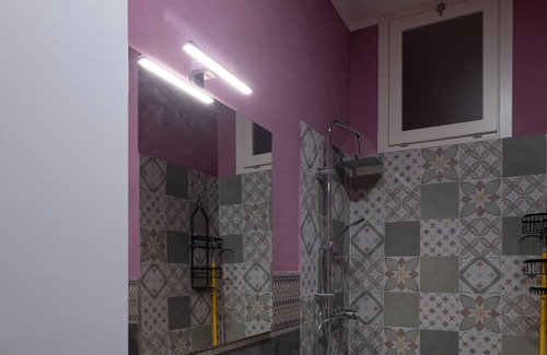 Capodimonte House | Holiday Home 'Monet 90mwifiparkingnetflix' with Balcony, Wi-Fi and Air Conditioning