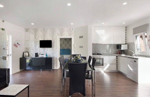 Esposende House | Holiday Home 'Moradia Pinheiro Manso' with Private Pool, Private Terrace and Wi-Fi