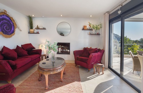 La Drova House | Holiday Home 'Mountain View Villa' with Mountain View, Wi-Fi and Air Conditioning