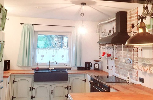Donauwoerth House | Holiday Home 'Nala' with Private Terrace, Private Garden and Wi-Fi
