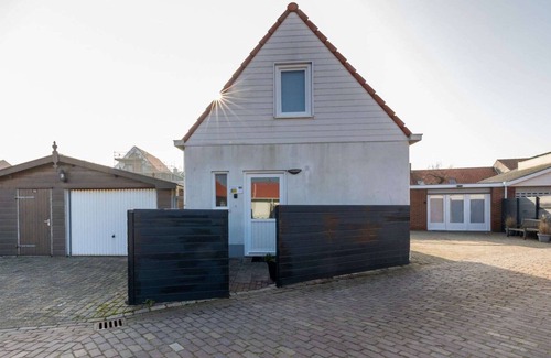Westkapelle House | Holiday Home near Beach with Sunny Terrace